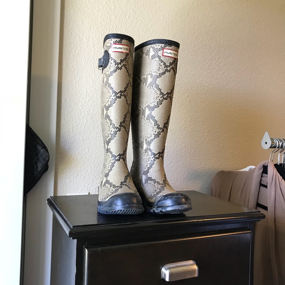 Brand new hunter snakeskin rain boots Sz 37